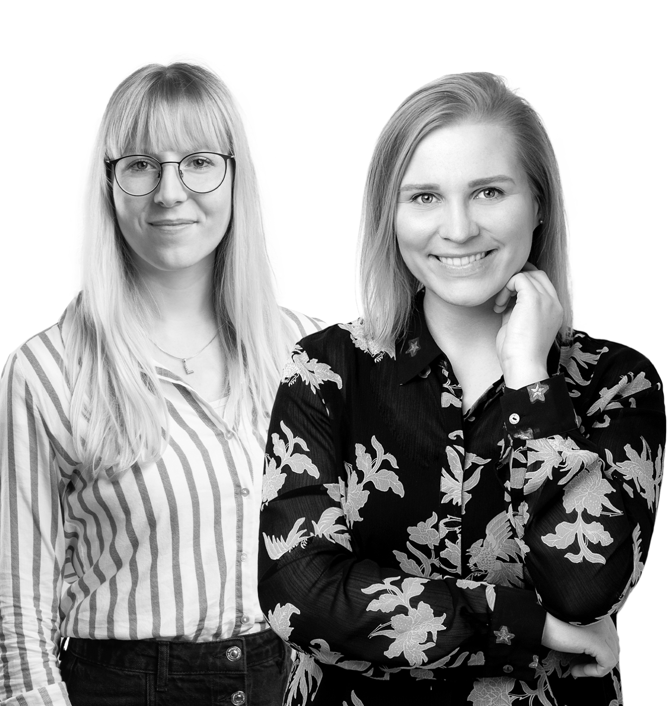 Das Team hinter der Kamera: Inhaberin Regina und Fotografin Lisa in ihrem modernen, offenen Fotostudio in Würzburg begrüßen ihre Kunden