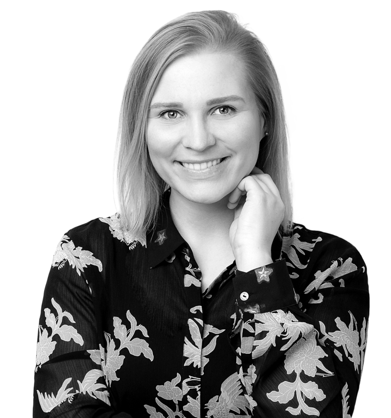 Inhaberin und Fotografin Regina Hahn von Mondelli Studio in Würzburg – Expertin für authentische Porträts.