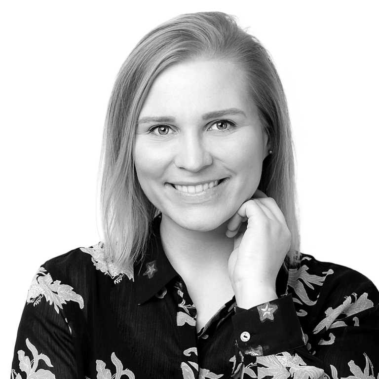 Das Team hinter der Kamera: Inhaberin Regina begrüßt dich in ihrem modernen Fotostudio mitten in Würzburg.