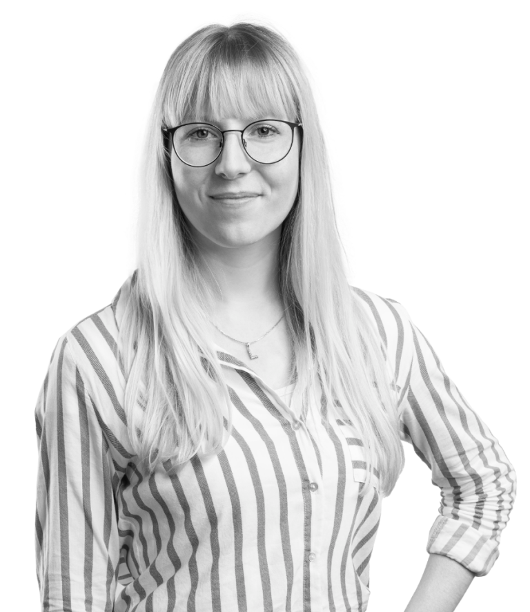 Fotografin Lisa aus dem Team von Mondelli in Würzburg, spezialisiert auf moderne Portraitfotografie.