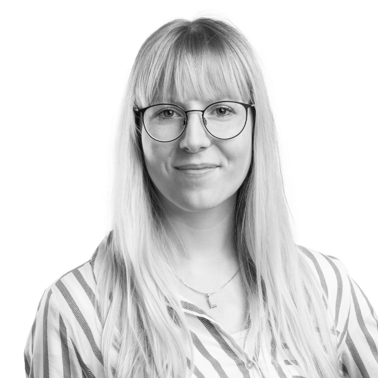 Das Team hinter der Kamera: Fotografin Lisa begrüßt dich im Fotostudio für moderne Portraitfotografie in Würzburg.